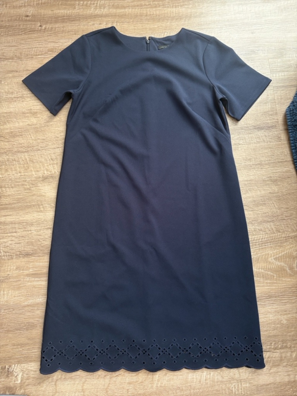 Ann Taylor navy scalloped hem shift dress